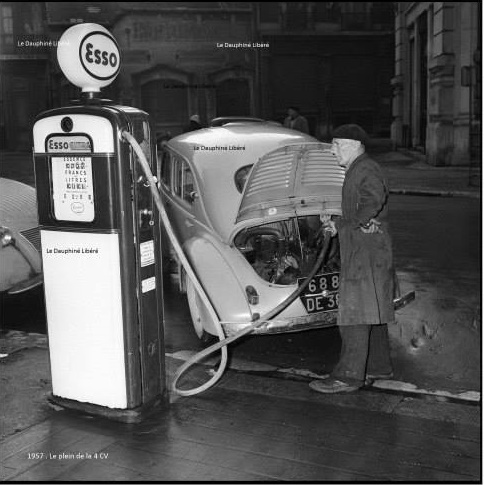 1957.A _ cette époque_ le _pompiste_ faisait_le _plein _de_votre _voiture-1